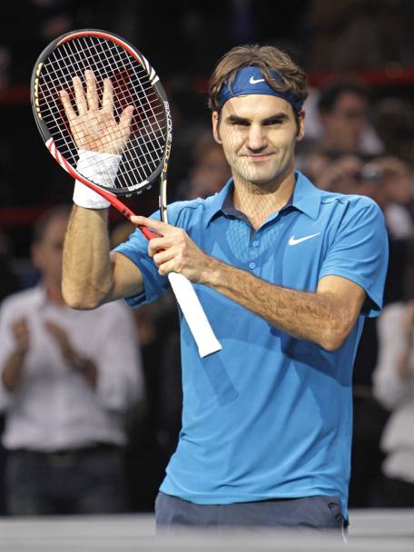 11 novembre 2011, Parigi Bercy indoor. 800 vittorie per Federer, che ha la meglio su Juan Monaco ai quarti (Ap)